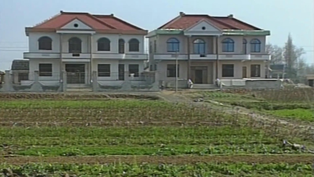 1993年，农村居民翻建的房屋