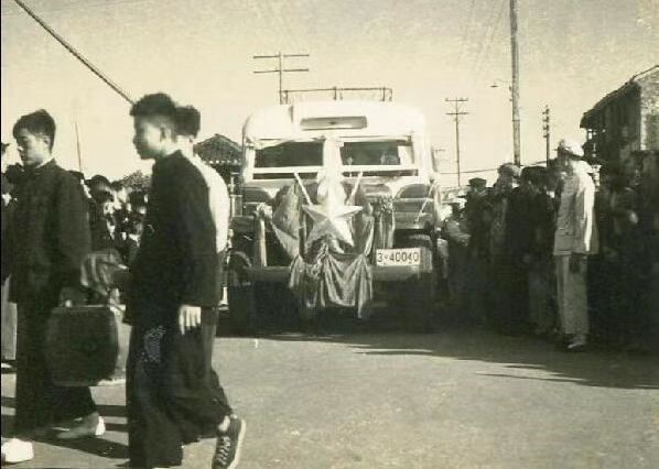 1953年国庆节，渡江桥建成通车仪式