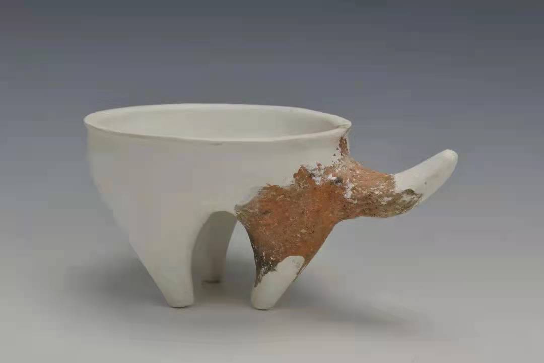 带角状把手陶鬲