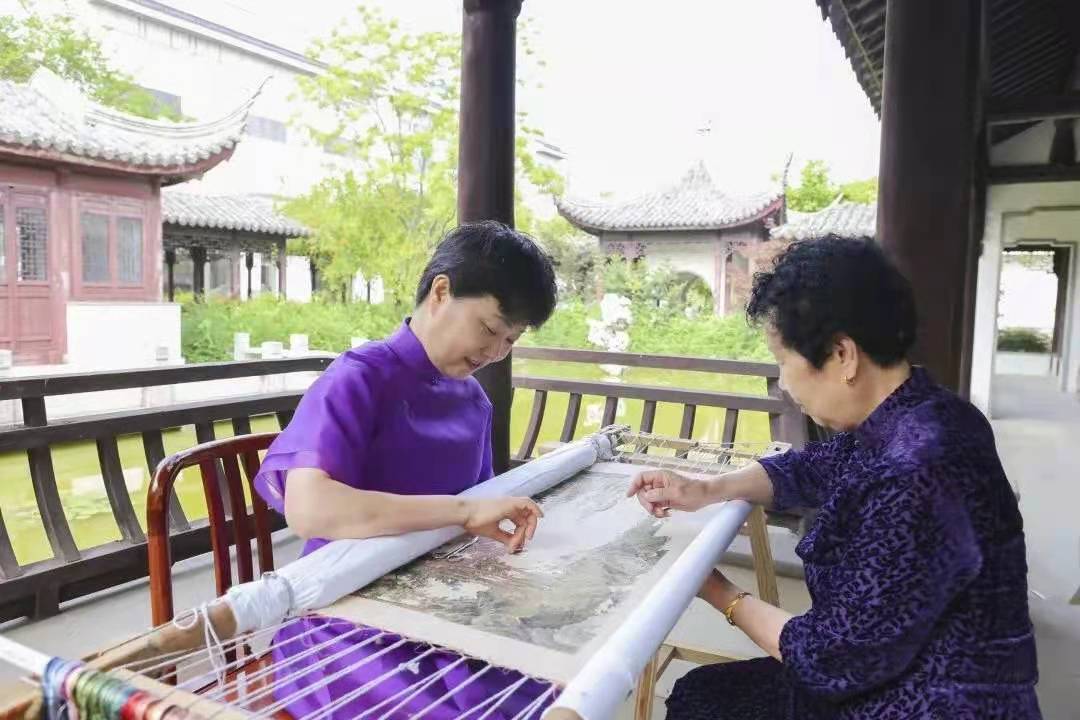 戚秋兰与母亲顾金媛