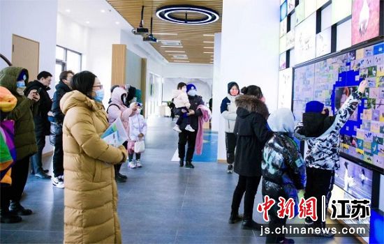 孩子们参加东台条子泥研学活动。东台条子泥湿地景区供图