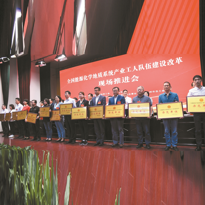 https://xh.xhby.net/pc/pic/202312/21/10591dc8-319b-40ed-8fa4-7b573897fc98.jpg.1
