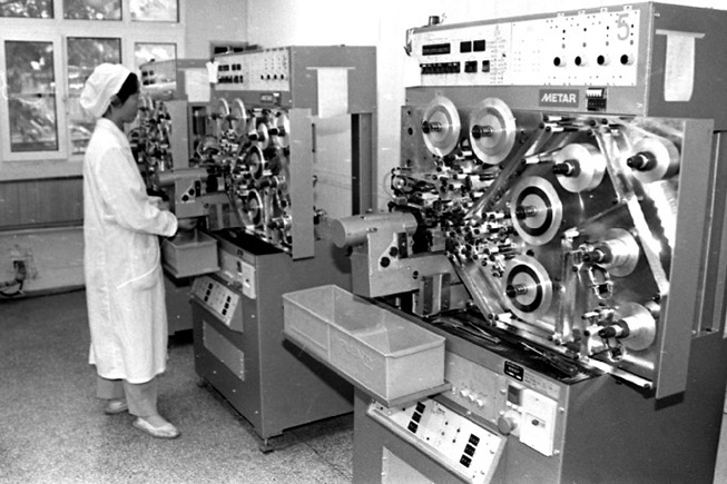 1993年11月，南京无线电一厂，电容器生产线。