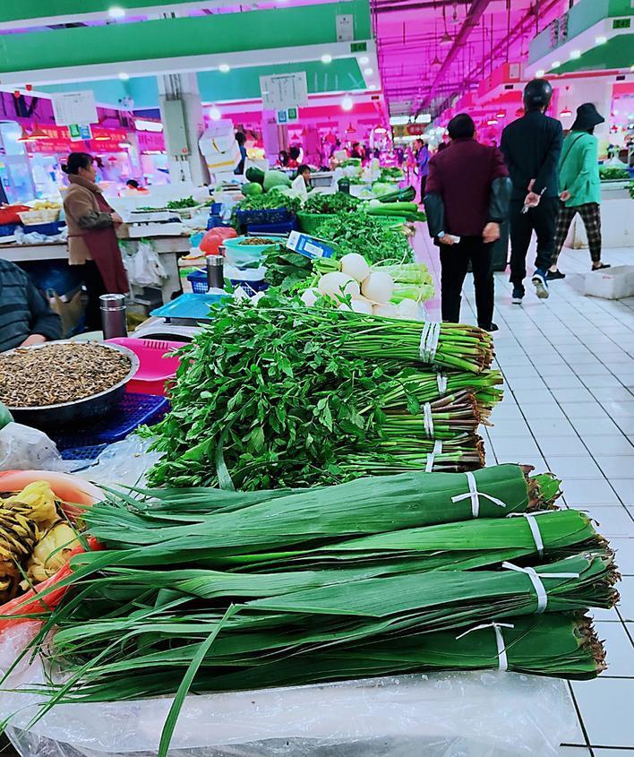 市场上销售的粽叶 马燕洁 摄（资料图片）