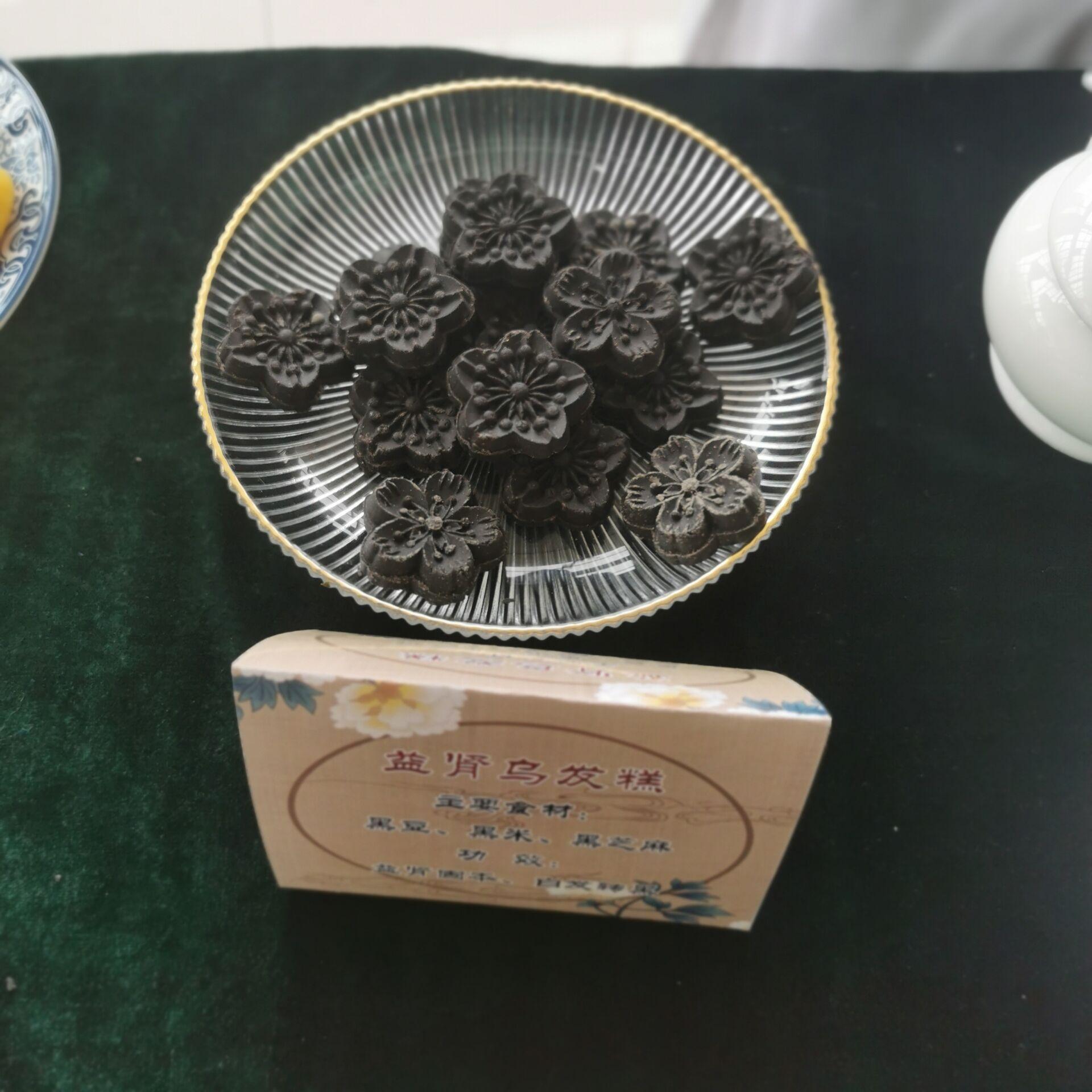 益肾乌发糕，主要食材有黑豆、黑米、黑芝麻，有益肾固本，白发转黑的功效。