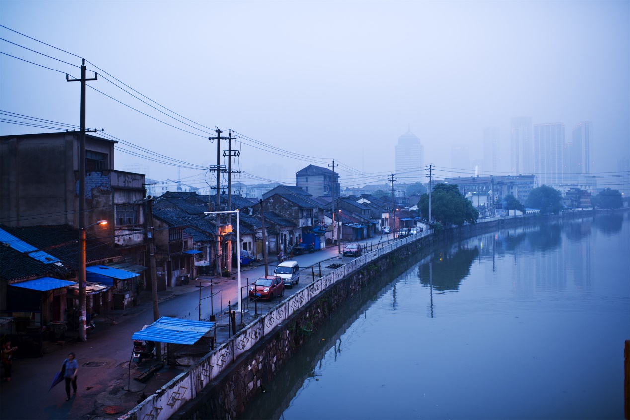 运河岸边西直街