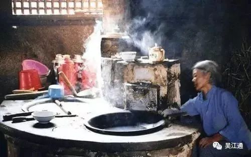 充满烟火气的土灶头